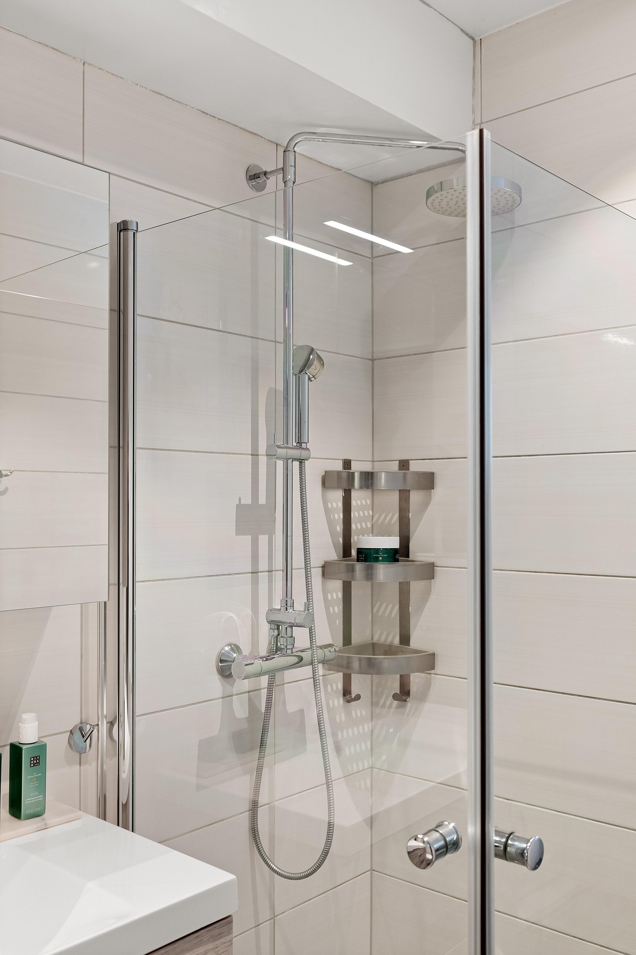Richmond Frameless Quadrant
